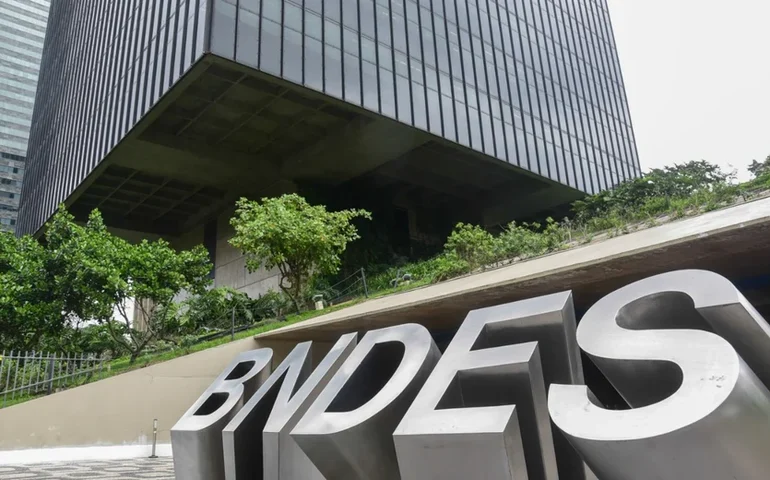 BNDES aprova R$ 2,1 bi em empréstimos pelo Plano Brasil Soberano em 1 dia; demanda chega a R$ 5 bi