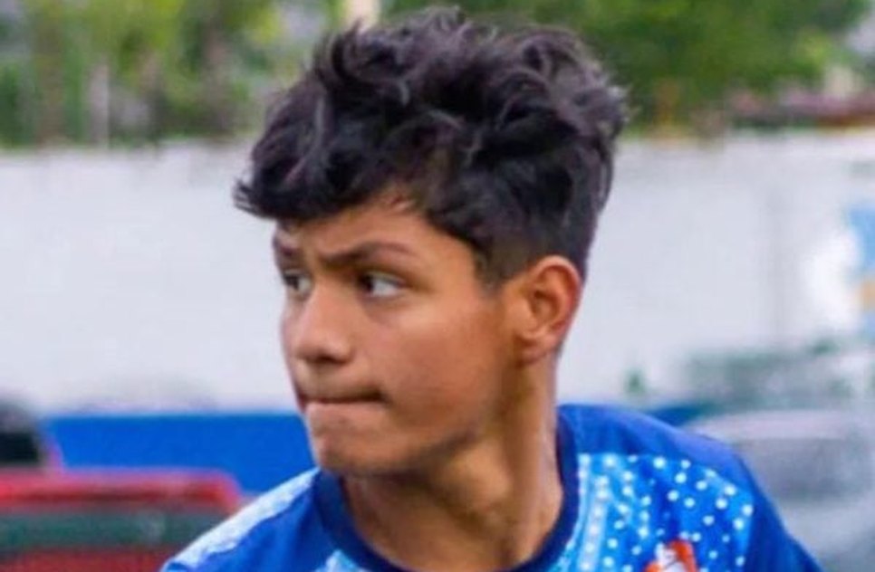 Adolescente morre eletrocutado após pular na piscina de hotel para recuperar celular