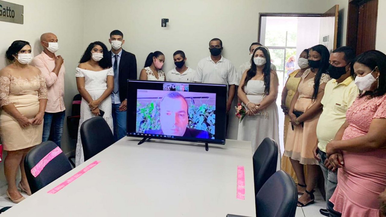 Juiz Antônio Rafael realiza casamento de 60 casais em Pilar