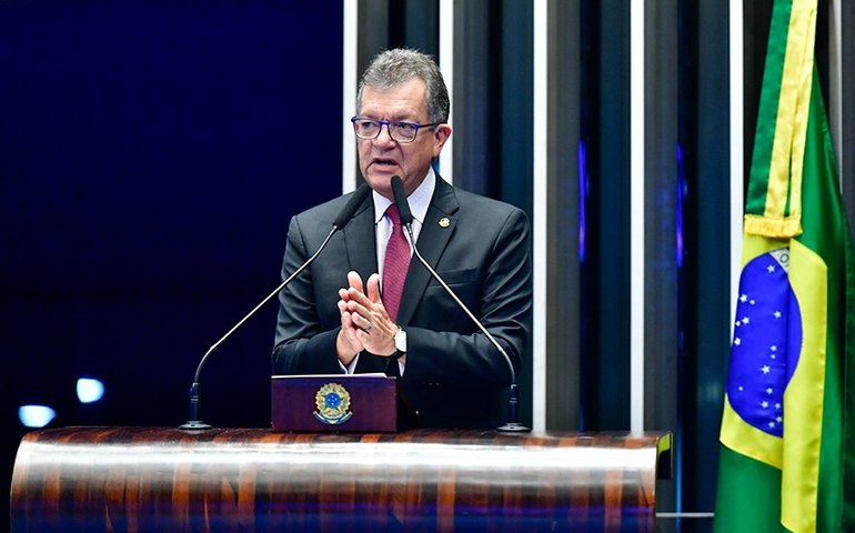 Laércio Oliveira defende exploração de petróleo no litoral norte do país