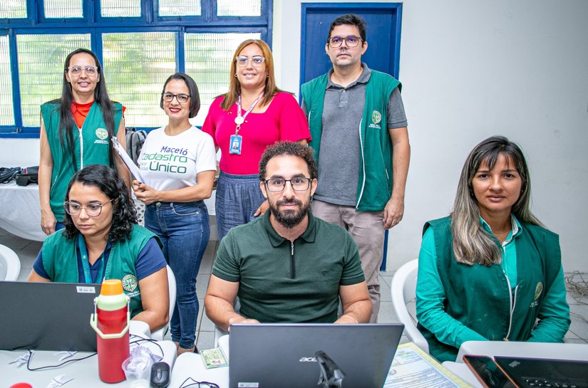 Moradores do Jacintinho recebem serviços do Cadastro Único