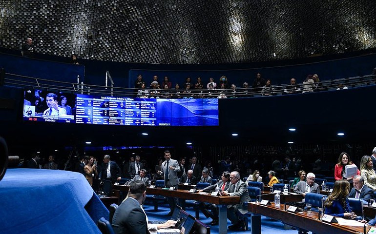 Plenário vota atendimento prioritário a doadores de sangue e autistas