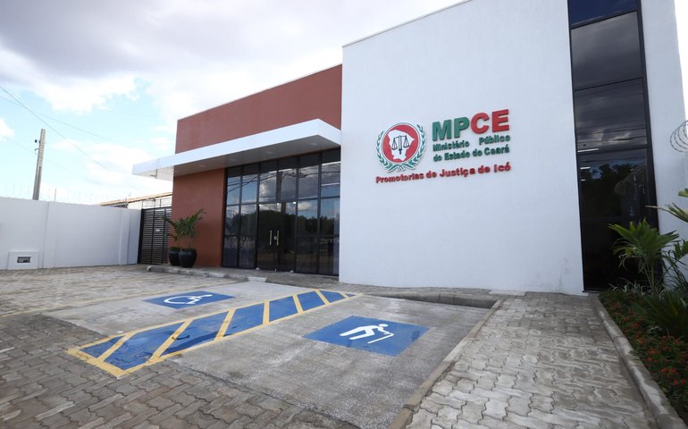 Homem que assediou mulher em elevador é denunciado por importunação sexual