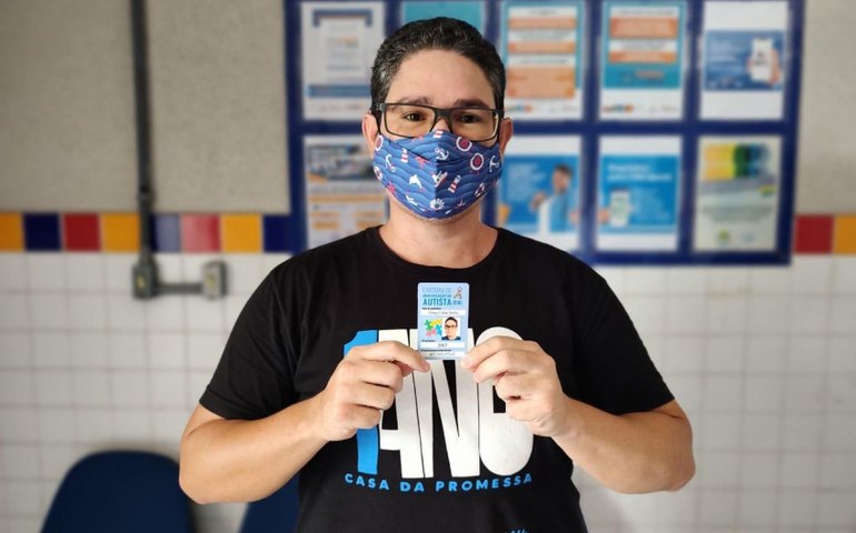 Carteira do Autista garante atendimento prioritário para pessoas com TEA