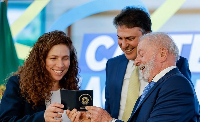 Lula, Esther Dweck e Camilo Santana autorizam contratação de professores e técnicos