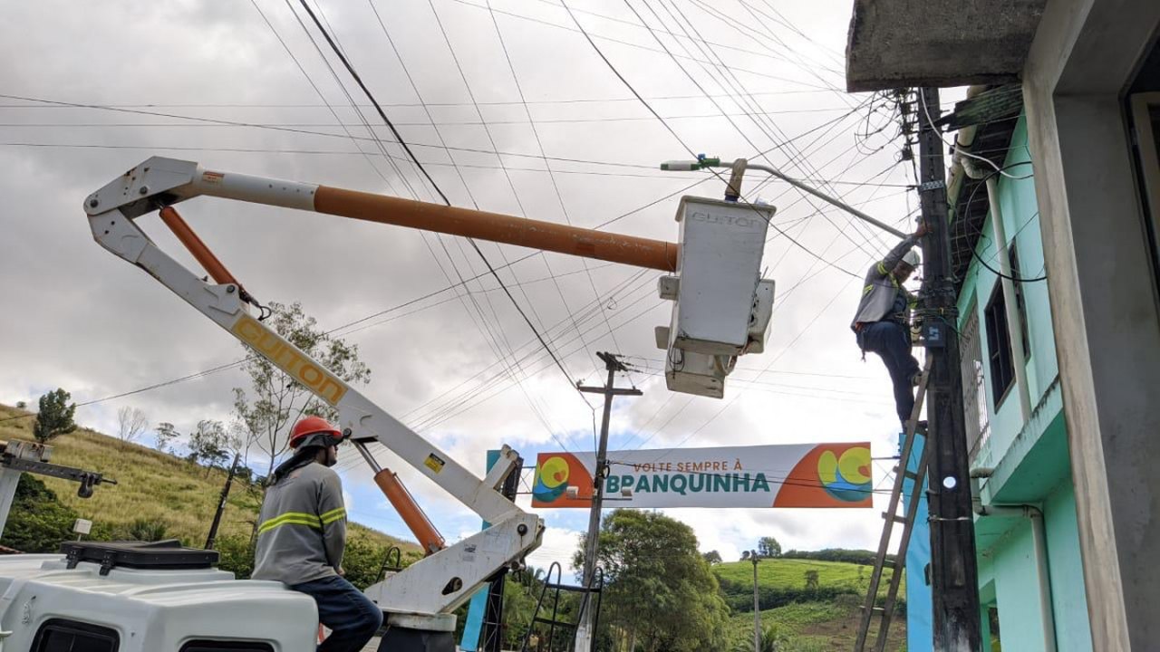 Prefeitura de Branquinha inicia nova etapa de instalação da iluminação de LED