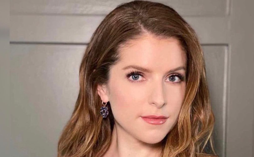 Anna Kendrick se abala ao lembrar de pressão por nudez aos 19 anos