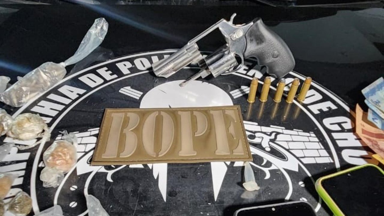 Bope apreende arma de fogo e drogas durante abordagem em Riacho Doce