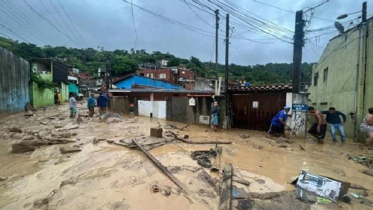 Chuvas no litoral de SP: políticos vão às redes prestar solidariedade às vítimas