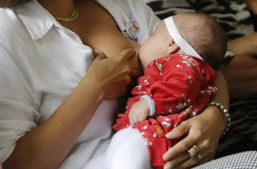 Lei municipal garante direito da mãe de amamentar em qualquer local de Maceió