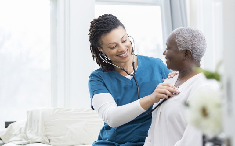 População idosa representa aproximadamente 60% dos brasileiros com câncer