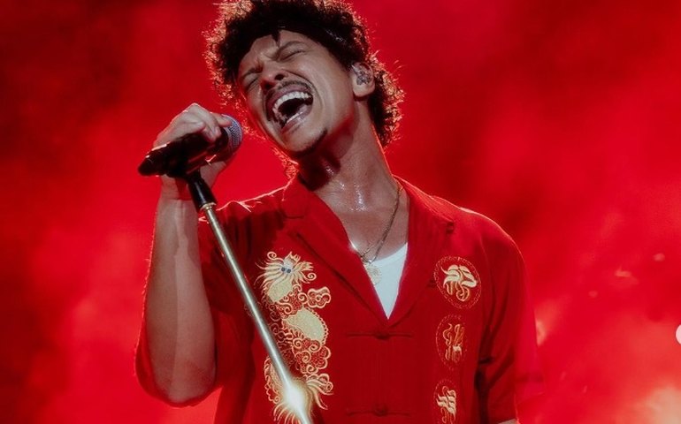 Bruno Mars diz que quer comemorar aniversário no Brasil em outubro durante turnê