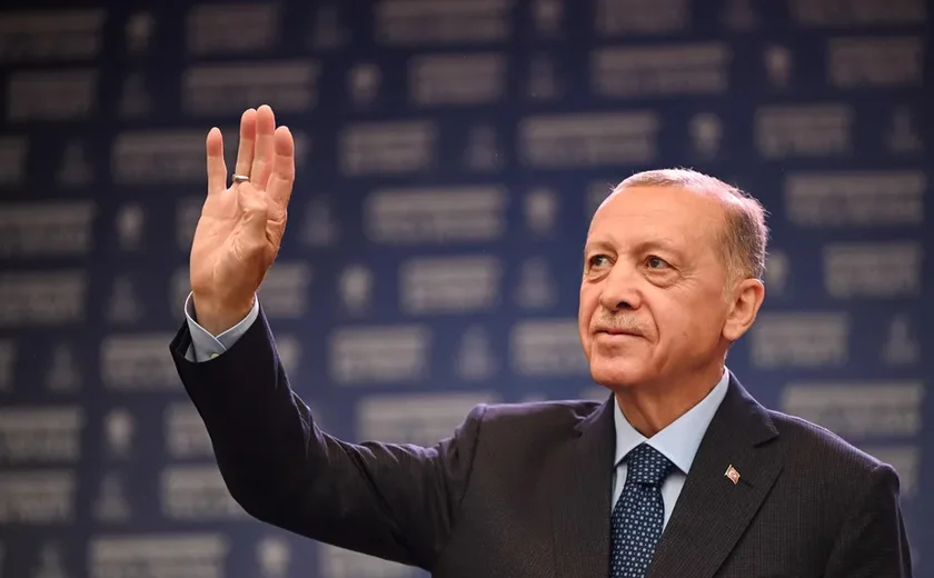 Erdogan vence eleição na Turquia, diz mídia estatal, e será presidente até 2028