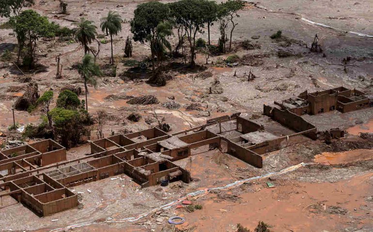 Justiça Federal absolve mineradoras e executivos pela tragédia de Mariana