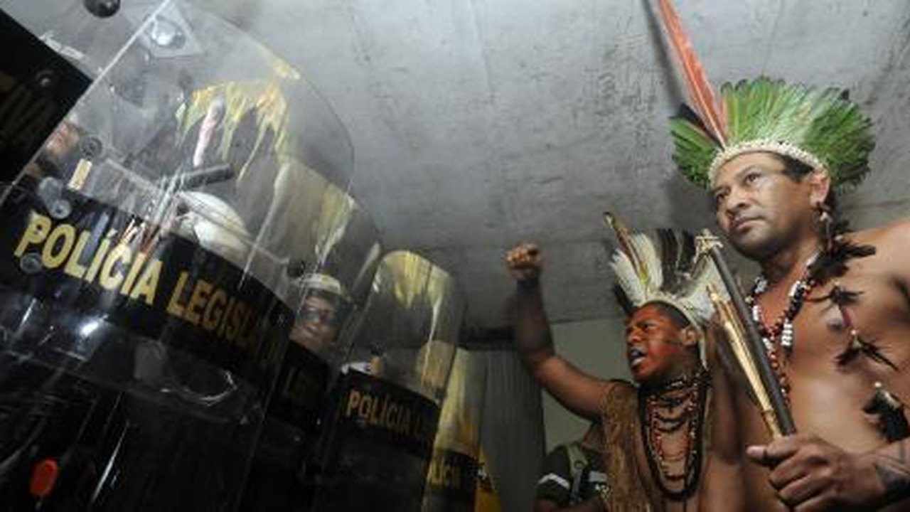Justiça libera três índios presos e destaca direito à manifestação