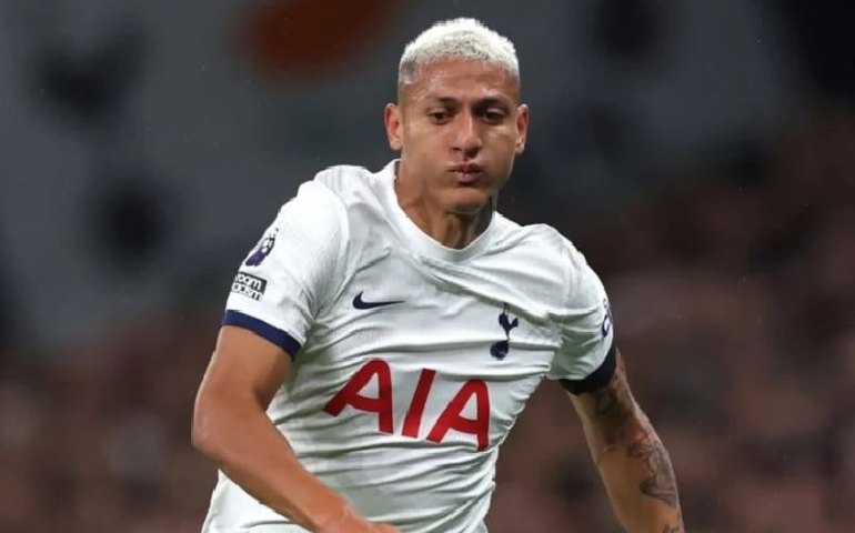 Com boa atuação de Richarlison, Tottenham bate Fulham e é líder do Campeonato Inglês