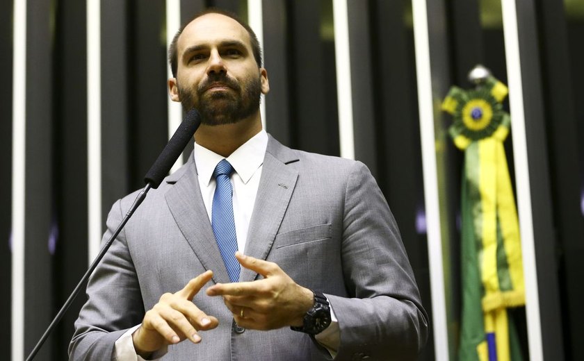 Delegados da PF vão processar Eduardo Bolsonaro e Marcos do Val por ataques à instituição