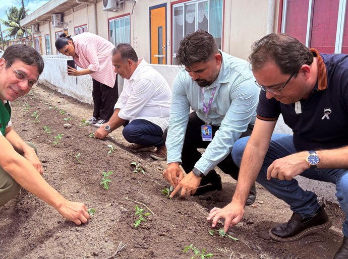 Semarh amplia ações sustentáveis e leva novas hortas urbanas para escola de Rio Largo