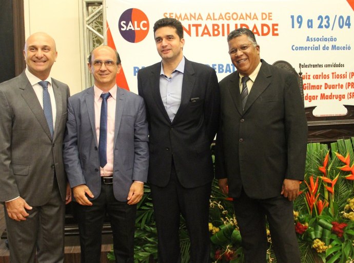 Rui Palmeira prestigia Semana Alagoana de Contabilistas