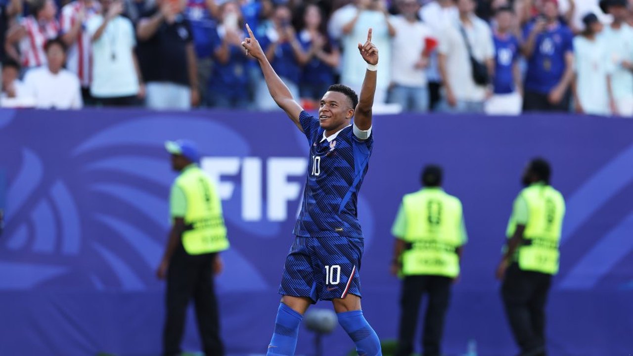 Mbappé conquista prêmio de melhor jogador antes da Bola de Ouro