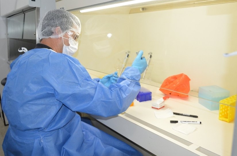 Organização Pan-Americana de Saúde faz visita ao laboratório central