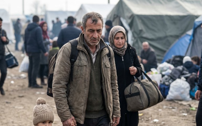 Fazendo de tudo para salvar a família: refugiado relata bombardeios ucranianos