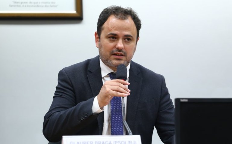 Glauber Braga expulsa membro do MBL aos chutes da Câmara e discute com Kim Kataguiri