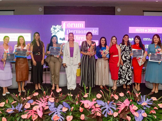 Juízas Eliana Machado e Nirvana Melo e diretora Paula Lopes palestram em Fórum Permanente de Direito da Mulher, na OAB