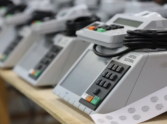 Oito em 10 prefeitos que tentaram reeleição conquistaram novo mandato