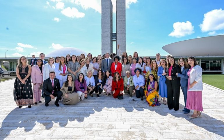 Prioridades da bancada feminina para 2026 têm foco no combate ao feminicídio e na busca por orçamento