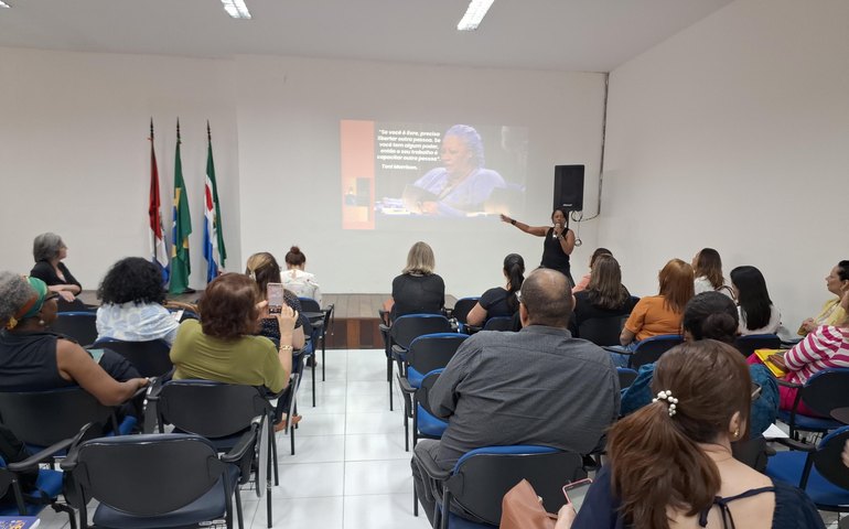 Sesau e Escola de Governo encerram primeira turma da Trilha Formativa da Equidade para profissionais do SUS