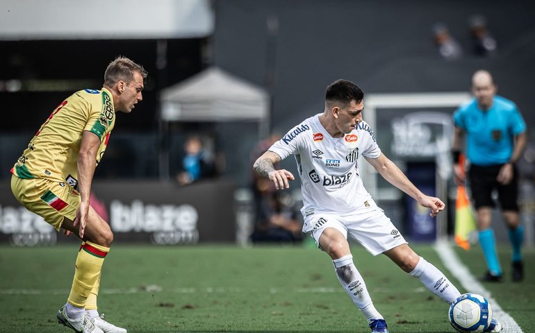 Mirando liderança, Santos visita o Brusque pela 25ª rodada da Série B