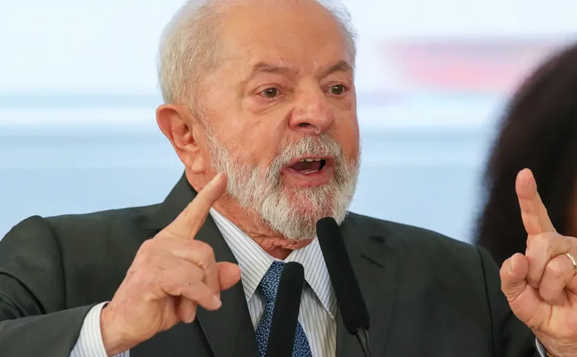 Lula diz que vai distribuir material com realizações do governo a deputados e senadores: 'Quem fala mal ou bem vai receber'