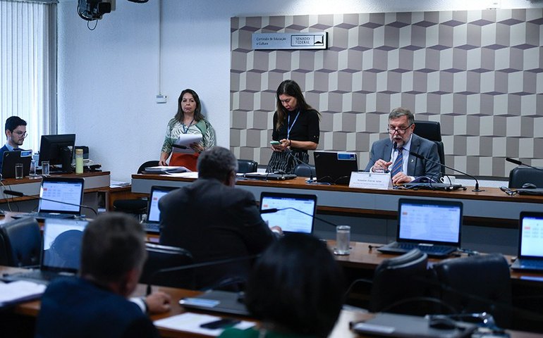 CCJ rejeita, por 17 votos a 9, destaque de trecho com alíquota máxima da reforma tributária