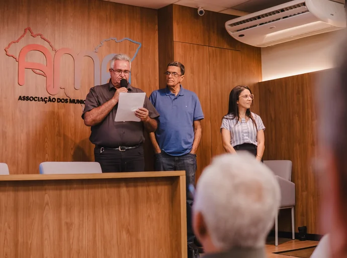 Funasa apresenta editais de saneamento a prefeitos alagoanos em reunião na AMA