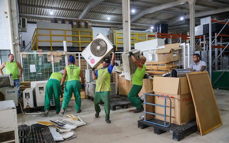 TJAL destina mais de mil eletroeletrônicos para cooperativa de reciclagem