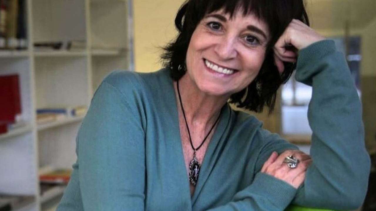 Em novo romance de Rosa montero, mulher de 60 anos contrata garoto de programa após ter o coração partido pelo amante