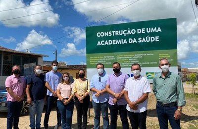 Prefeito de Anadia e vereadores visitam obras em andamento  