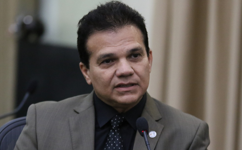 Ricardo Nezinho solicita construção de nova escola em Minador do Negrão