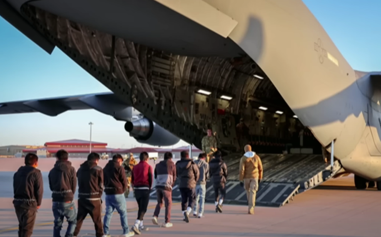 Voo com deportados por Biden chega ao Brasil durante o governo Trump