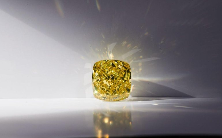 Ponha óculos de sol: grupo russo de diamantes mostra um exemplar extraordinário após corte