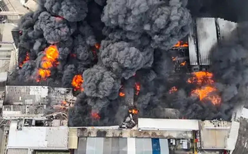Fábrica de fantasia que pegou fogo não tinha autorização dos bombeiros