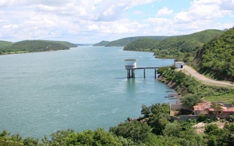 Bacia Leiteira: Casal paralisa sistema para realizar manutenção elétrica