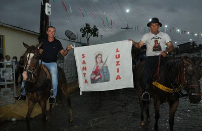 Povoado Tapera em Anadia abre os festejos da padroeira Santa Luzia com tradicional festa dos bandos