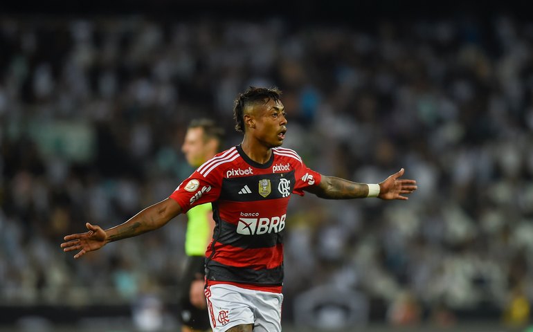 Flamengo amplia invencibilidade sobre o Botafogo no Nilton Santos