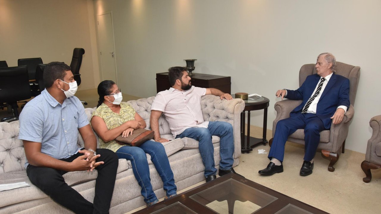 Representantes de cooperativas do Programa do Leite se reúnem com o governador Kléver Loureiro