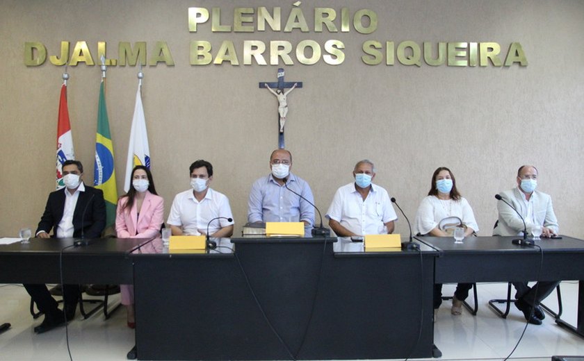 Prefeito Marcelo Beltrão e primeira dama Lili Curvello são homenageados pela luta dos direitos da pessoa idosa