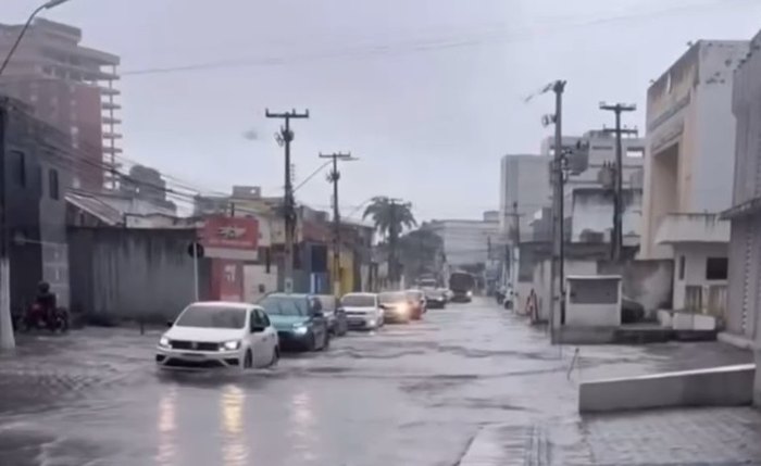 Ruas do Centro de Maceió voltaram a ficar alagadas por conta de fortes chuvas Ruas do Centro de Maceió voltaram a ficar alagadas por conta de fortes chuvas