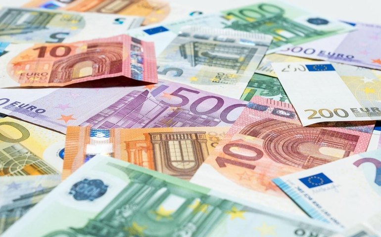 Confiança do consumidor na zona do euro passa de -10,8 para -8,1 em abril