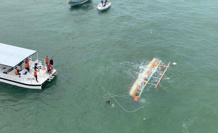 Catamarã naufragou no domingo, na Ilha da Crôa